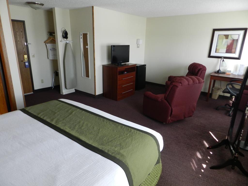 Baymont By Wyndham Dubuque Hotel Bagian luar foto