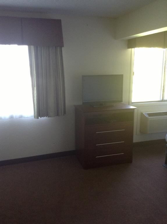 Baymont By Wyndham Dubuque Hotel Bagian luar foto